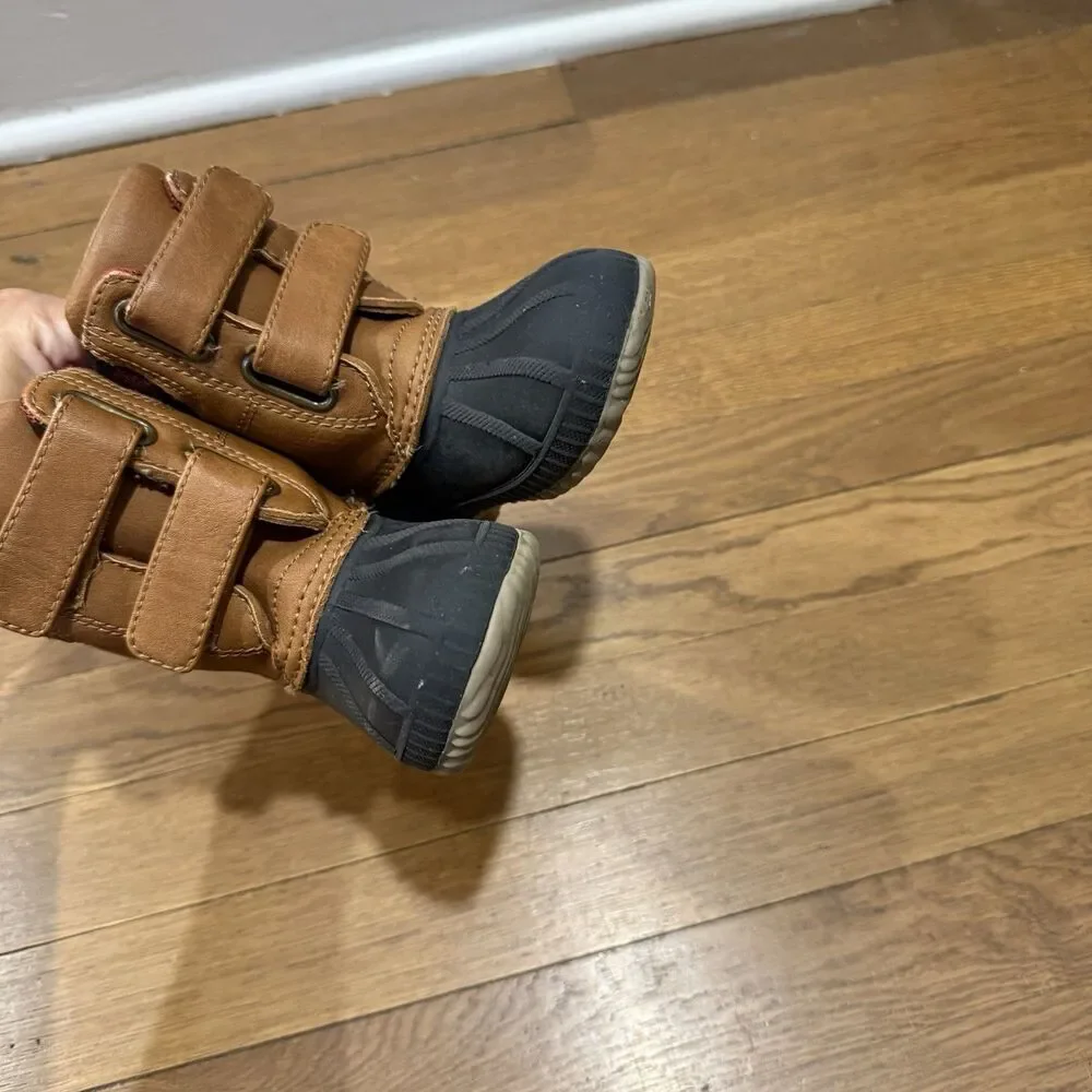 Gap Brown Black Red Plaid 3M Thinsulate Insulated Snow Boots Toddlefrs Sz 7